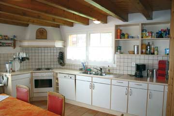 Gut ausgestattete Küche im Ferienhaus Braunwald