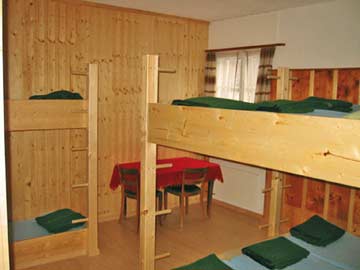 Schlafzimmer in der Gruppenunterkunft Engelberg